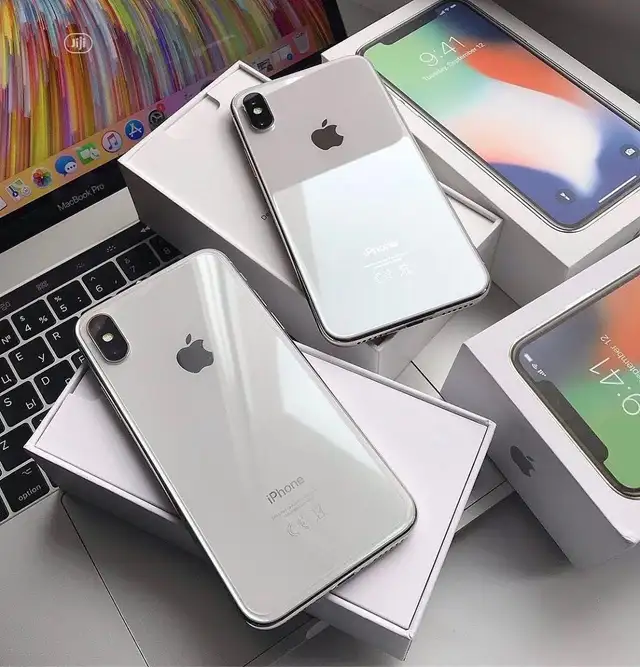 Apple iPhone X & iPhone SE 2 – Open Box