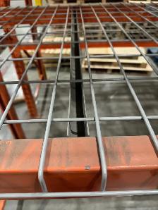 Used universal and step type wire mesh decking 42" x 46" - Photo 3