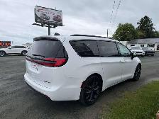 2025 Chrysler Pacifica Limited S CLEAN CARFAX CERTIFIED - Photo 6