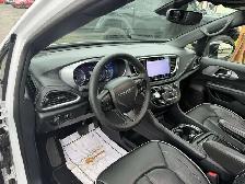 2025 Chrysler Pacifica Limited S CLEAN CARFAX CERTIFIED - Photo 33