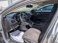 2015 Chrysler 200 - Photo 4