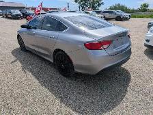 2015 Chrysler 200 - Photo 15