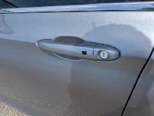 2015 Chrysler 200 - Photo 17