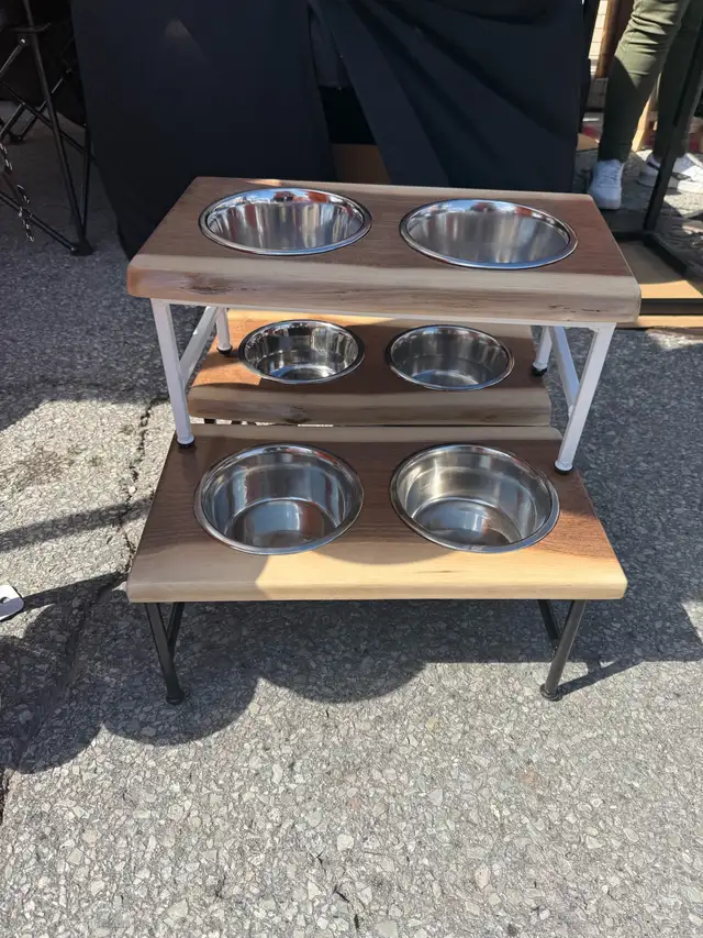 Dog food stand