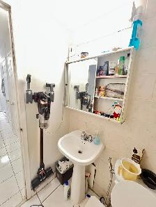 Room / Living Space for Rent – Downtown Toronto - Photo 2
