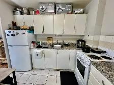 Room / Living Space for Rent – Downtown Toronto - Photo 5