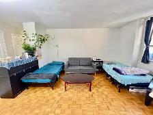 Room / Living Space for Rent – Downtown Toronto - Photo 10