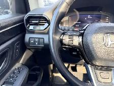 2025 Honda Pilot Touring AWD - Photo 16