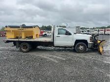 2017 Chevrolet Silverado 3500HD CC - Photo 4