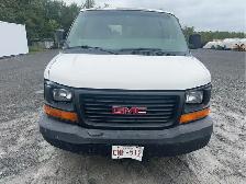 2007 GMC Savana - Photo 2