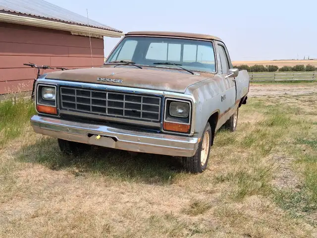 1985 Dodge D100 Short-Box