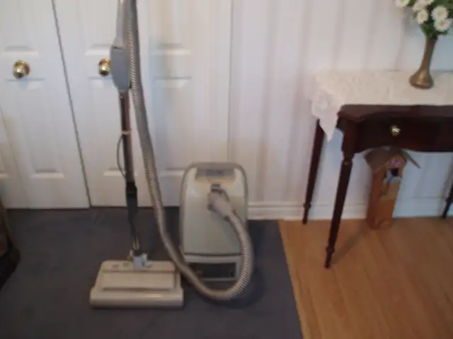 KENMORE VACUUM WITH POWERHEAD