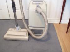 KENMORE VACUUM WITH POWERHEAD - Photo 2