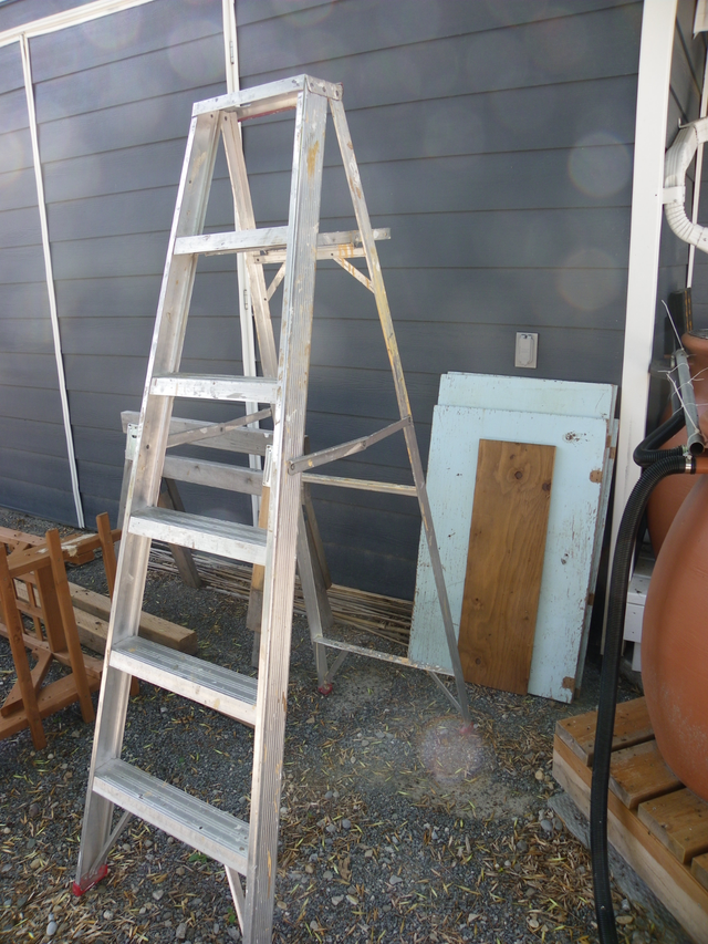 Aluminum stepladder