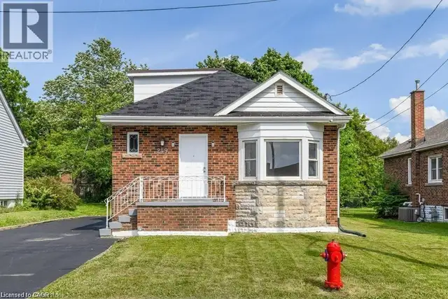 2 Beds, 1 Bath Upper House Unit for Rent | Hamilton