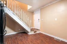2 Beds, 1 Bath Upper House Unit for Rent | Hamilton - Photo 2