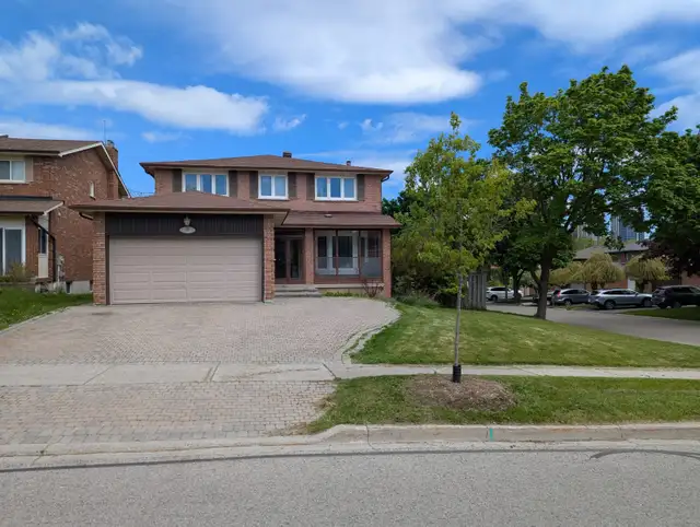 Bayview & Hyw7: 2Bed_2Bath_Seperate Entrance_Laundry_Storage