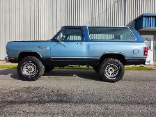 1985 Dodge Ram Charger Royal SE / 4x4 / 318ci RARE ! - Photo 4