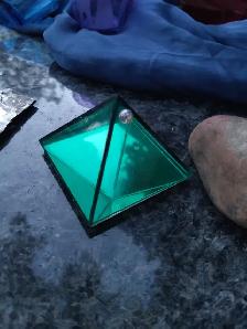 VIBRANT LUCK! Emerald Glass WISHING PYRAMID BOX KHEOPS INT