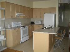 ✔✔ Female Student - Room For Rent - York University Village - Photo 2