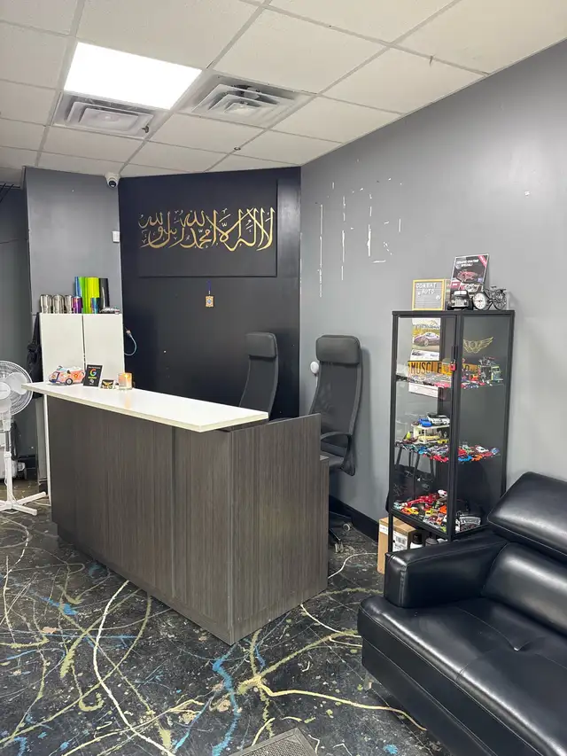 Receptionist(Girl)  needed for a automotive shop