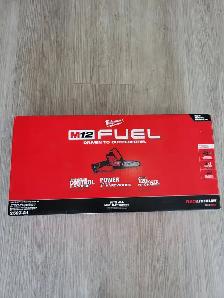 Milwaukee 6' Hatchet Chainsaw Kit with Battery and Charger