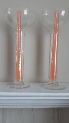 2 GRANDS CHANDELIERS EN VERRE 10'HAUT CHANDELLES: $10.00 CHACUNE