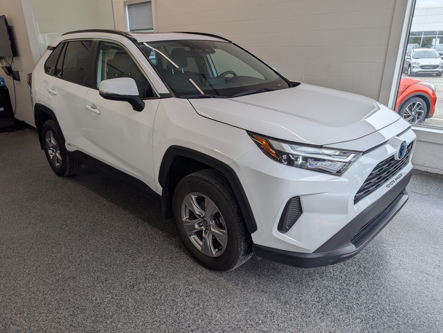2023 Toyota RAV4 Hybrid XLE, A/C,