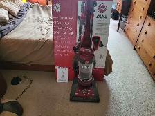 VACUUM UPRIGHT ( HOOVER)