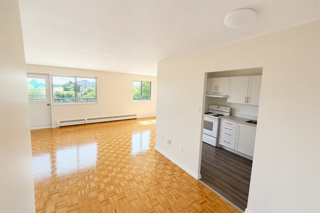 1 Bedroom 5th Floor Apartment in Midland