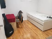 Room for Rent / Chambre à louer (Metro Prefontaine) - Photo 2