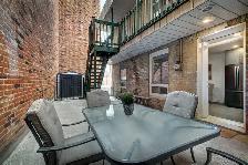 RENOVATED TRIPLEX ,2 UNITES RENTED ONE UNIT AVAILABLE 4 OCCUPANY