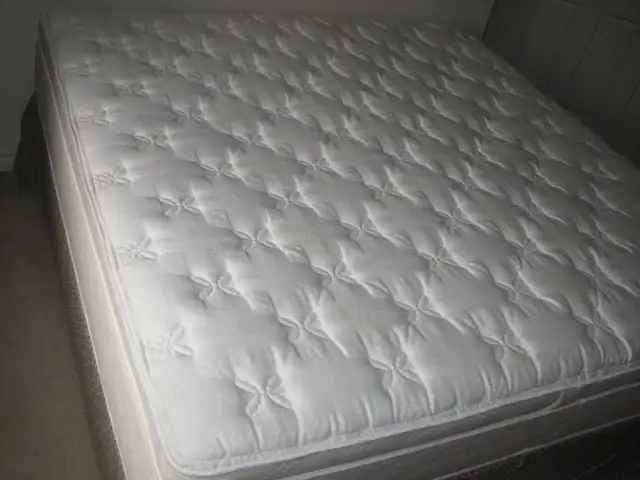 KING Size SERTA Pillow-Top Mattress – Excellent Condition