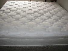 KING Size SERTA Pillow-Top Mattress – Excellent Condition - Photo 2