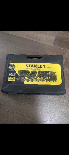 NEW SOCKET SET