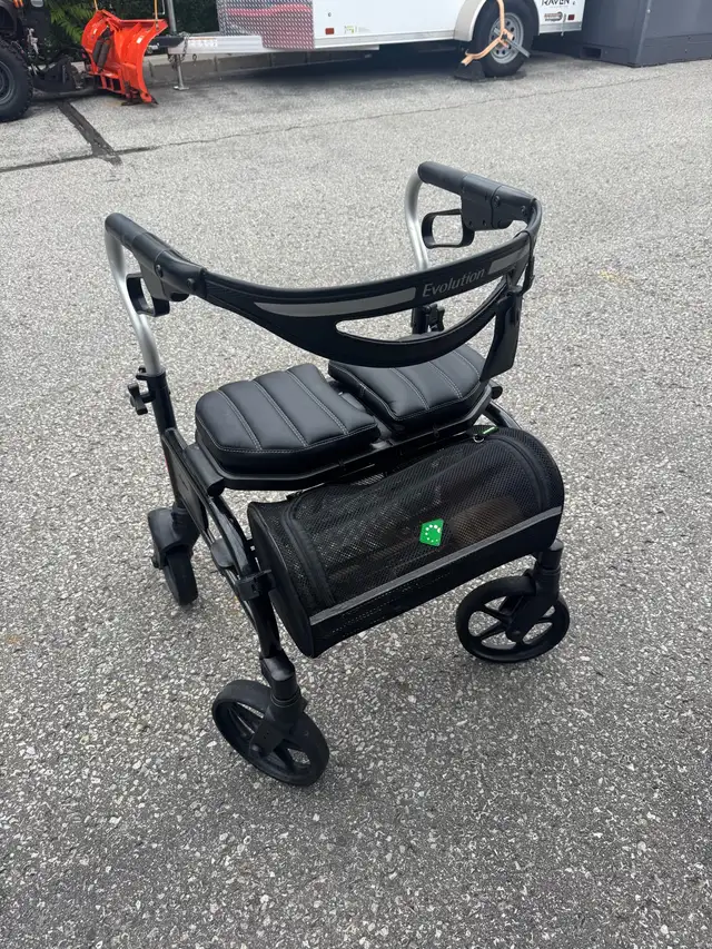EVOLUTION WALKER ROLLATOR DELIVERY INCLUDED