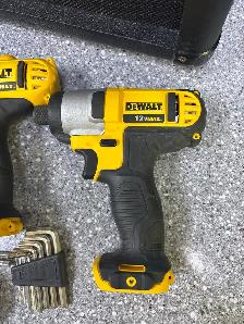 Dewalt 13V Drill/Impact Kit With 2X Batts Charger Bag - Photo 4