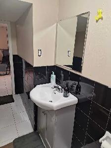 Basement 4 Rent with a Seperate Entrance and Parking - Photo 4