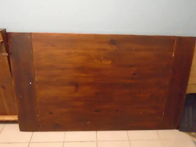 Farmhouse style table (ask to view)