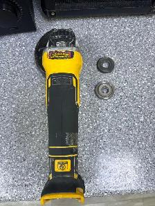 Dewalt DCG413 20V Brushless 4 1/2" Paddle Grinder Tool Only - Photo 3