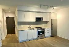 YONGE RICH 1-bedroom Den for rent $2,500 /month Hydro - Photo 2
