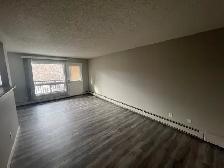 Spacious 3-bed living with a private balcony at Woodland Terrace - Photo 4