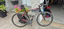 Vélo de route Specialize carbone, dérailleur Di2 , roues en carb