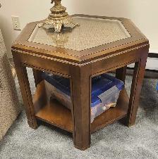Coffee and End Table. - Photo 2