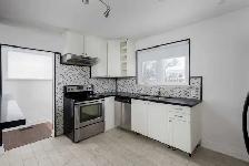 ROOM FOR FEMALE IN HEART OF NEWMARKET - YONGE AND DAVIS - Photo 2