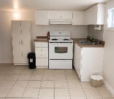 3 Bedroom, 2 bath basement for rent, Queen & McLaughlin ave - Photo 5