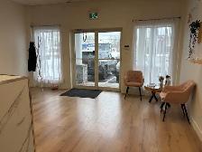 ✨ OPPORTUNITÉ RARE À BLAINVILLE – LOCAL PROFESSIONNEL ✨ - Photo 4