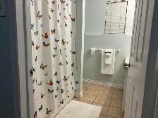 3 BEDROOM, 1 1/2 BATH - Photo 2