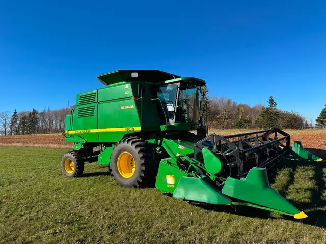 John Deere Combine