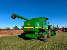 John Deere Combine - Photo 3